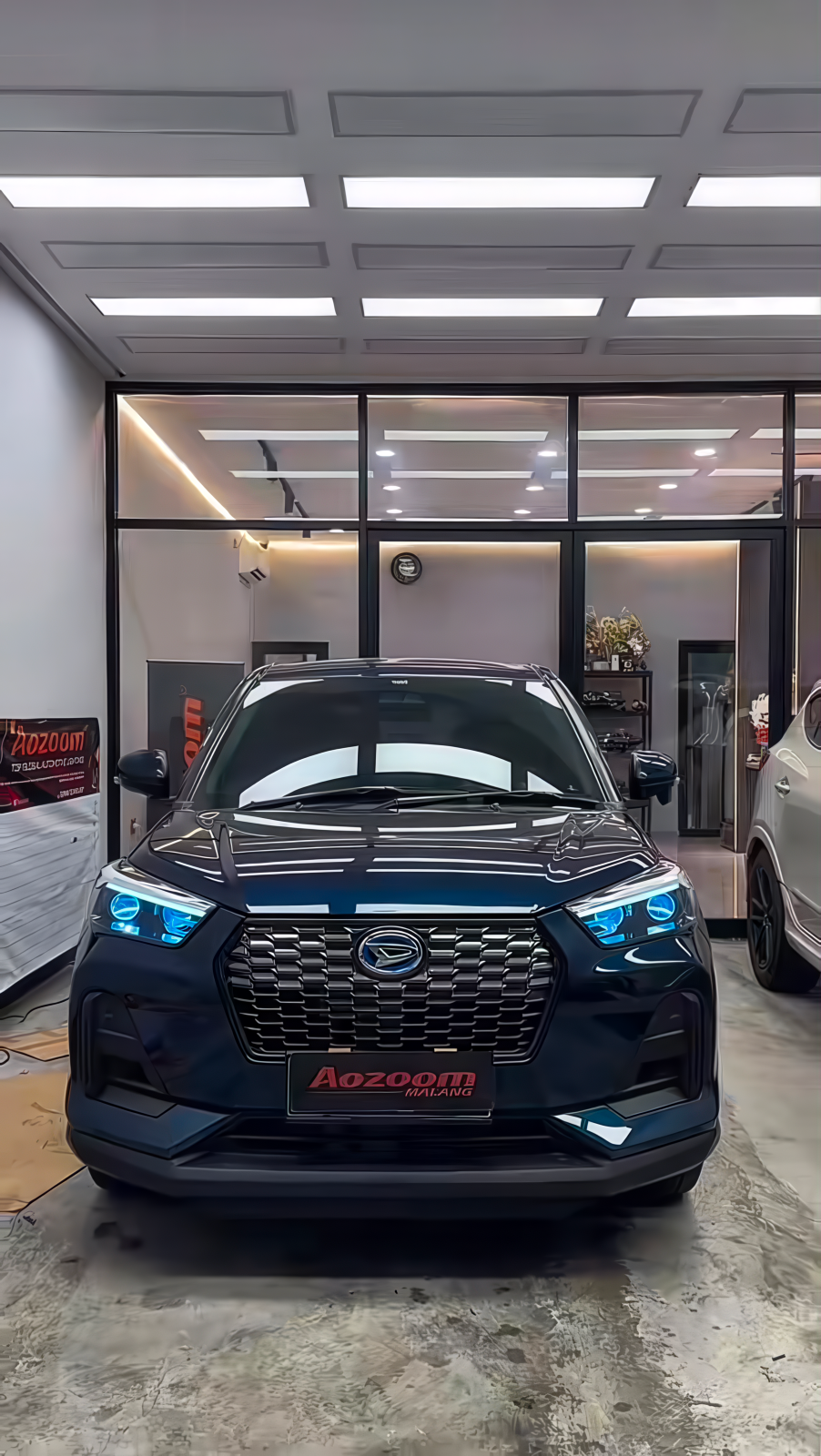 Daihatsu dengan lampu halogen standar, redup dan menyebar