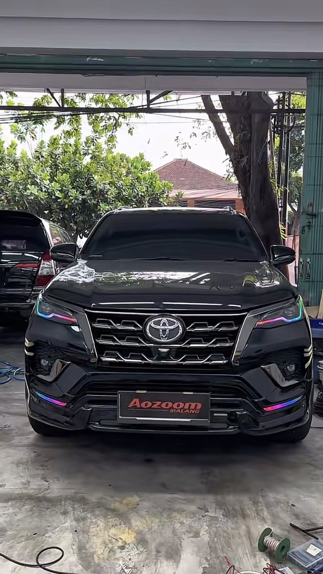 Toyota Fortuner dengan DRL sequential RGB Aozoom di Makmur Agung Malang